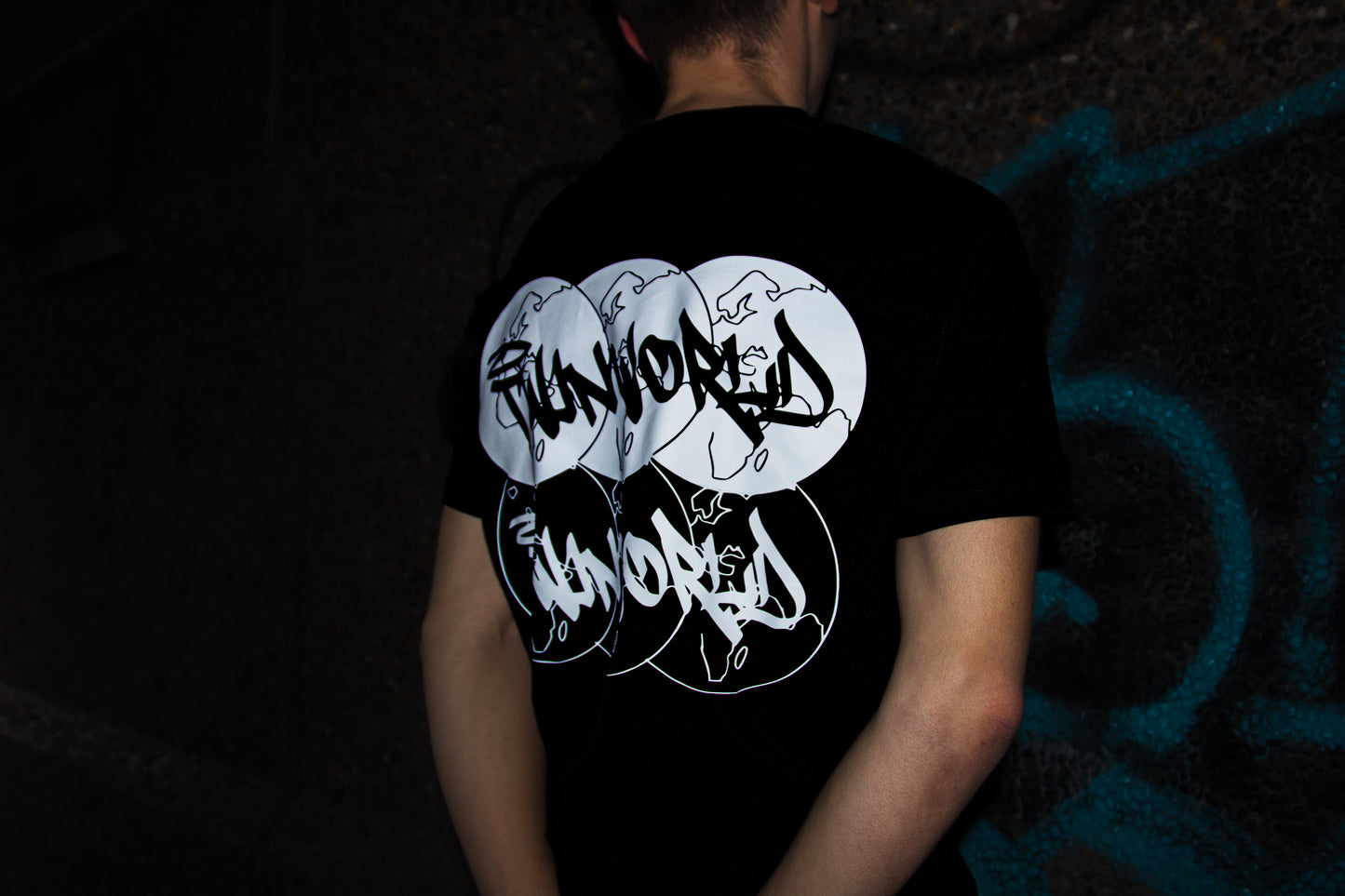 The Globe Tee Black